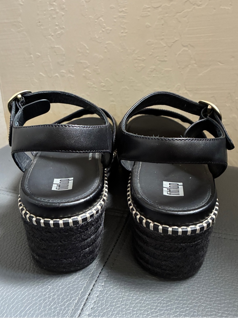 FitFlop Eloise Espadrille wedge sandals in black leather. - Picture 5 of 8